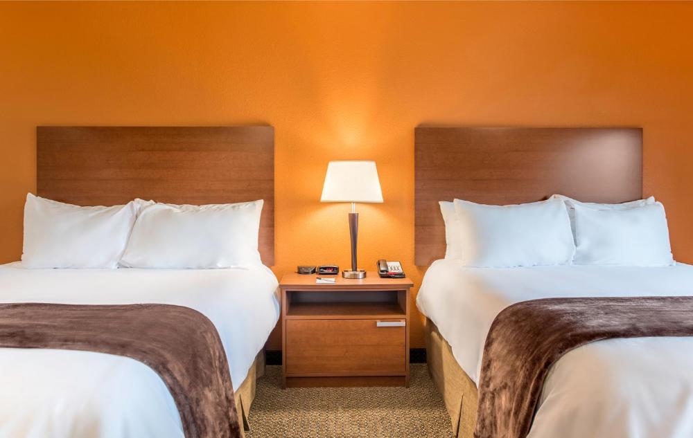 Queen Room with Two Queen Beds interior